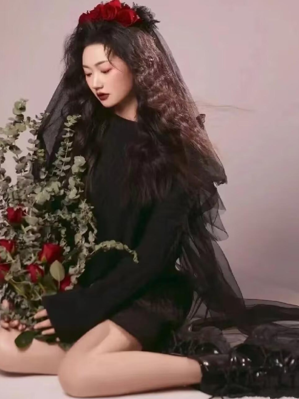 새로운 패션 블랙 스웨터 사진 스튜디오 인물 사진 소녀 - Winter Clothing Photo 리뷰 및 가격